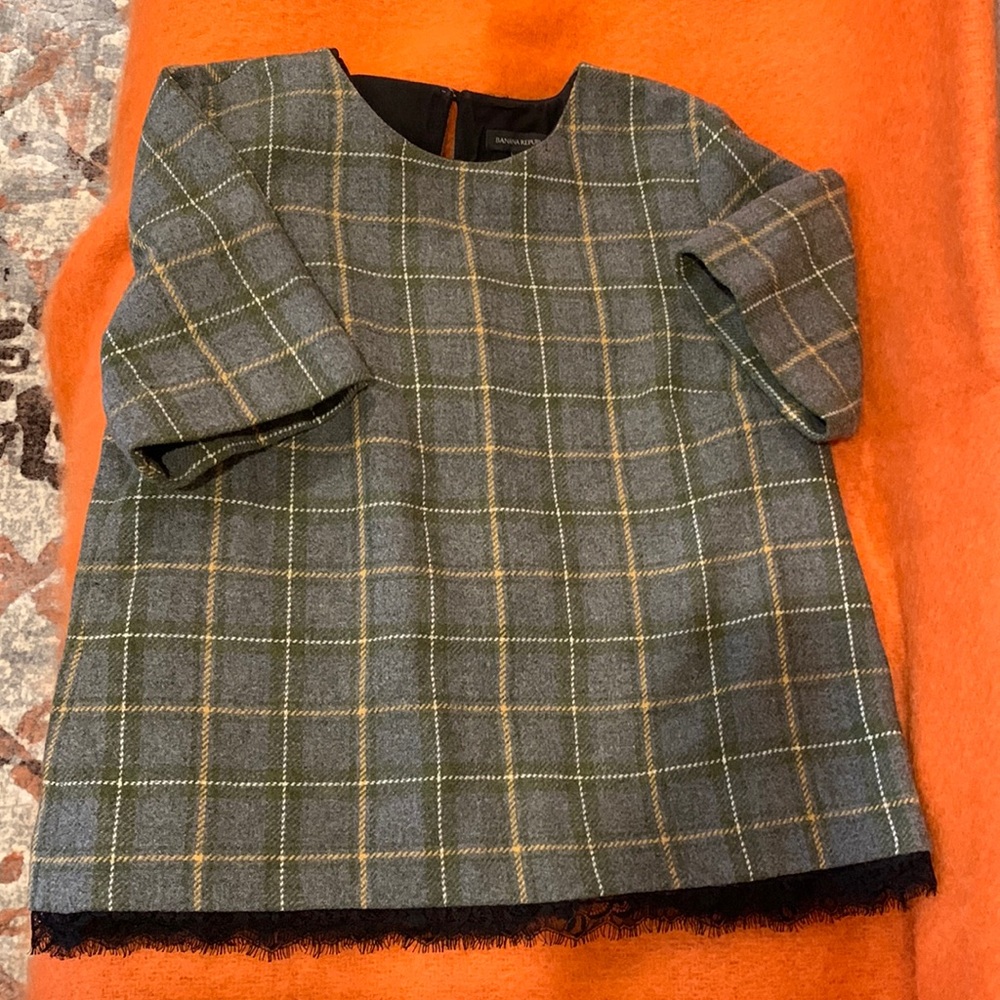 BANANA REPUBLIC woman’s wool top. Size L